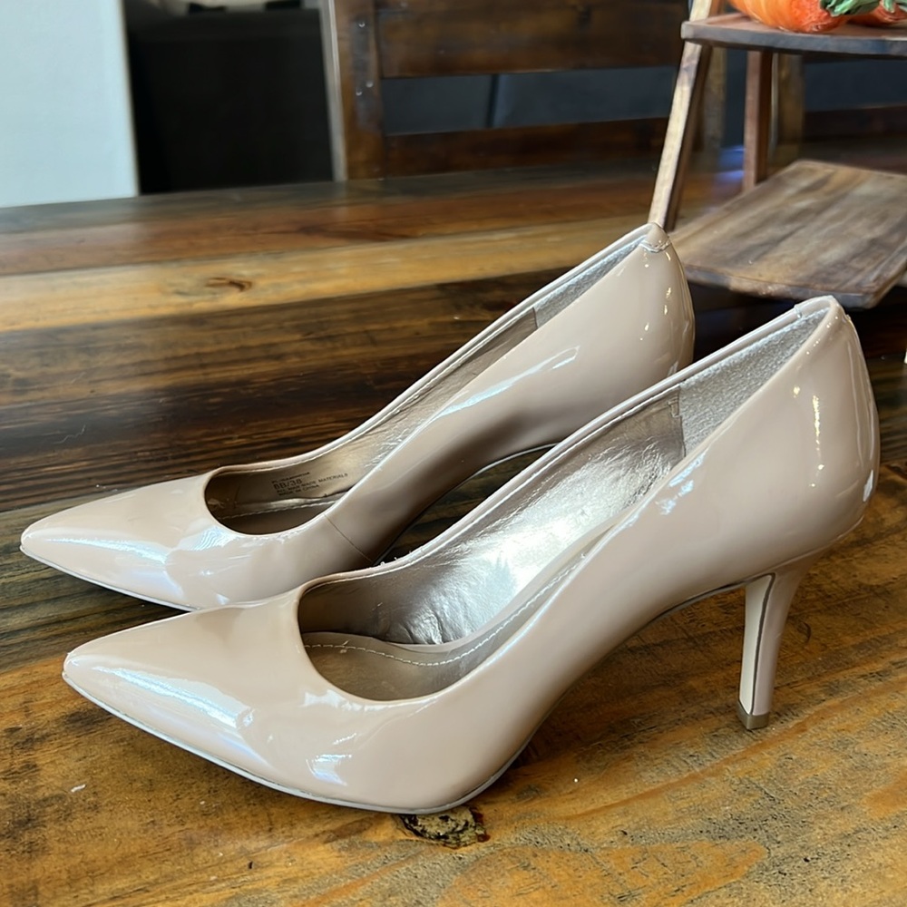 BCBG DARK beige Patent Leather Heels - Picture 2 of 9